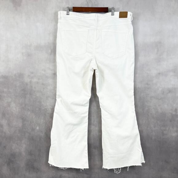 American Eagle Womens Jeans Super High Rise Flare Sz 18 Short Button Fly Stretch - Picture 2 of 13